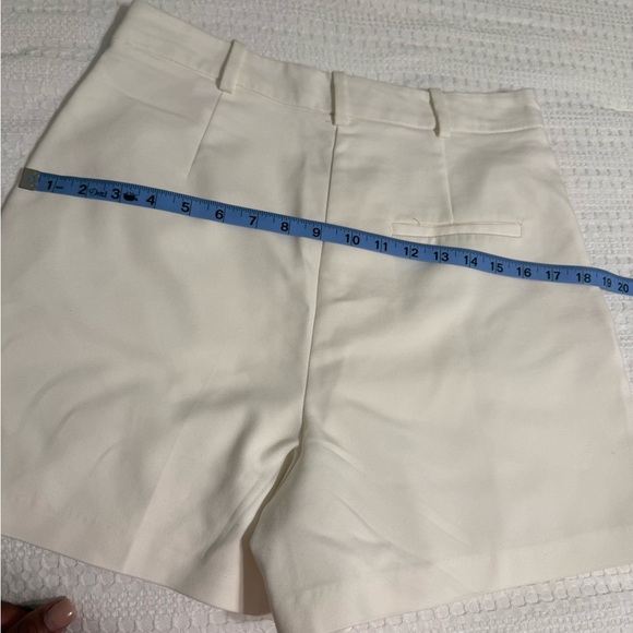 Elegant White High-waist Women's Shorts - Picture 6 of 11